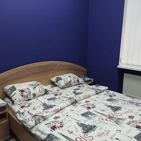 Hostel старий дворик,кімнати біля жд вокзалу Lviv