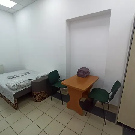 старий дворик,кімнати біля жд вокзалу Hostel