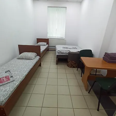 Hostel старий дворик,кімнати біля жд вокзалу Lviv
