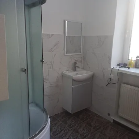 Hostel старий дворик,кімнати біля жд вокзалу Lviv