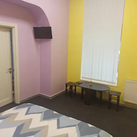 старий дворик,кімнати біля жд вокзалу Lviv