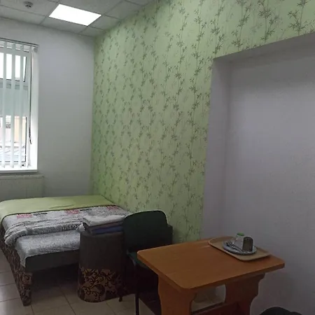 старий дворик,кімнати біля жд вокзалу Hostel