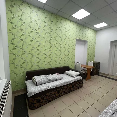 старий дворик,кімнати біля жд вокзалу Hostel *