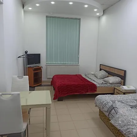 старий дворик,кімнати біля жд вокзалу ホステル リヴィウ