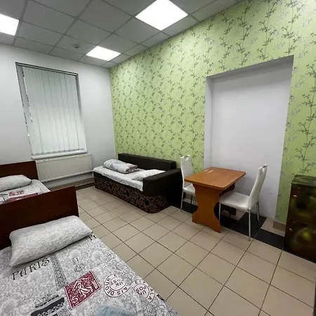 старий дворик,кімнати біля жд вокзалу Lviv