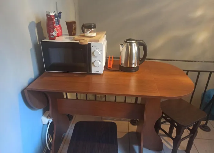 старий дворик,кімнати біля жд вокзалу