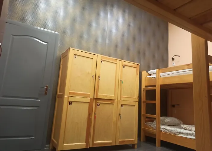 старий дворик,кімнати біля жд вокзалу ホステル