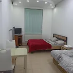 Staryi Dvoryk,кімнати подобово біля жд Хостел Львів
