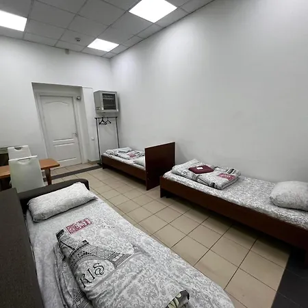 Hostel старий дворик,кімнати біля жд вокзалу *