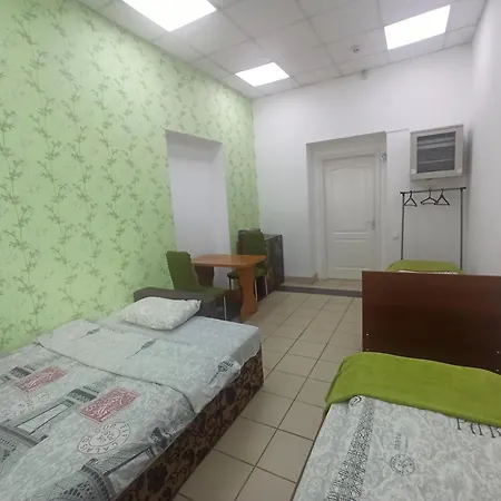 старий дворик,кімнати біля жд вокзалу Hostel Lviv