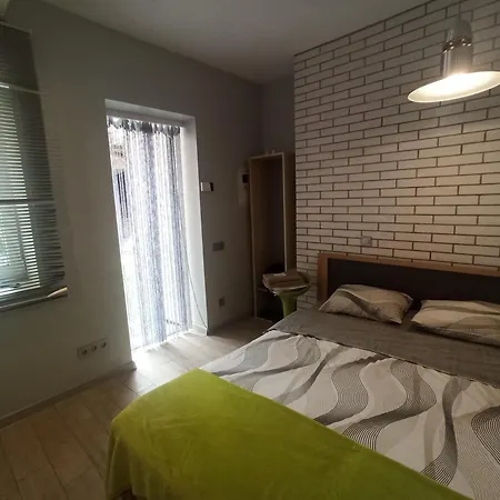 старий дворик,кімнати біля жд вокзалу * Lviv