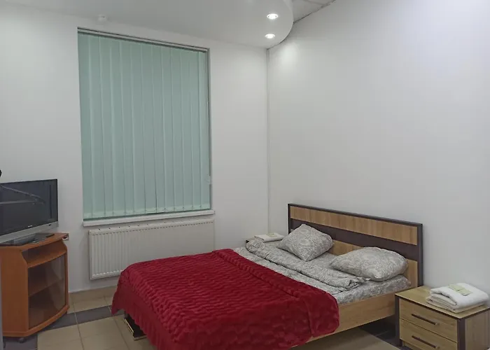 старий дворик,кімнати біля жд вокзалу Lviv