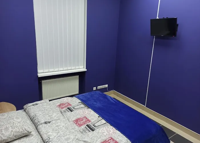 старий дворик,кімнати біля жд вокзалу Hostel *