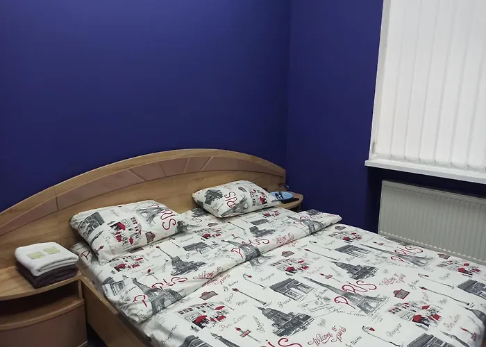 Hostel старий дворик,кімнати біля жд вокзалу Lviv