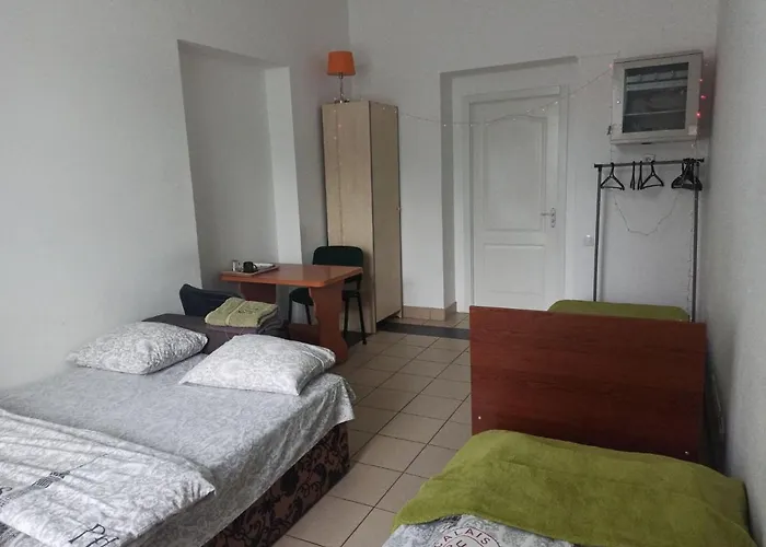 Hostel старий дворик,кімнати біля жд вокзалу