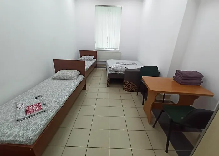 Hostel старий дворик,кімнати біля жд вокзалу Lviv