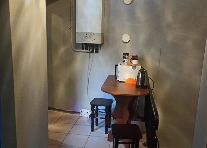 Hostel старий дворик,кімнати біля жд вокзалу Lviv