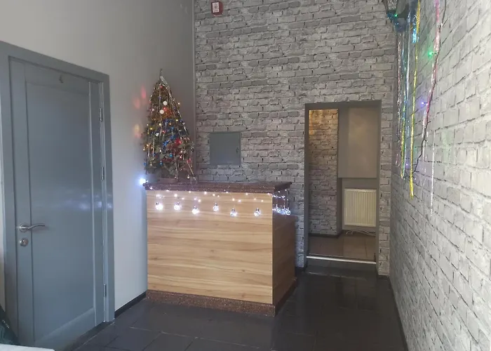 старий дворик,кімнати біля жд вокзалу *