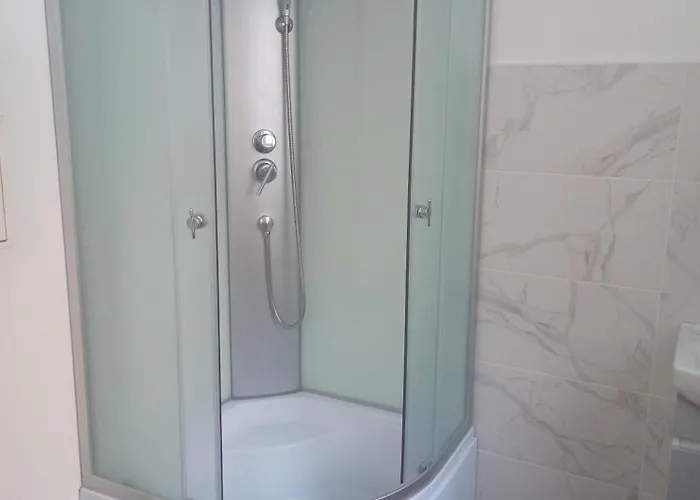 старий дворик,кімнати біля жд вокзалу Hostel Lviv