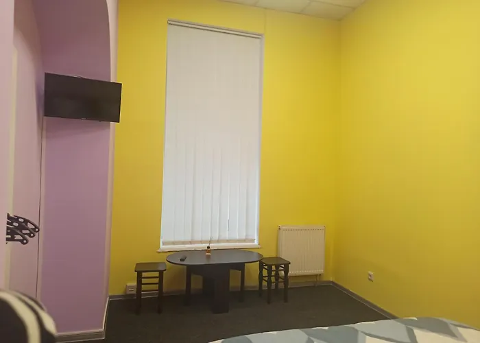 старий дворик,кімнати біля жд вокзалу Lviv