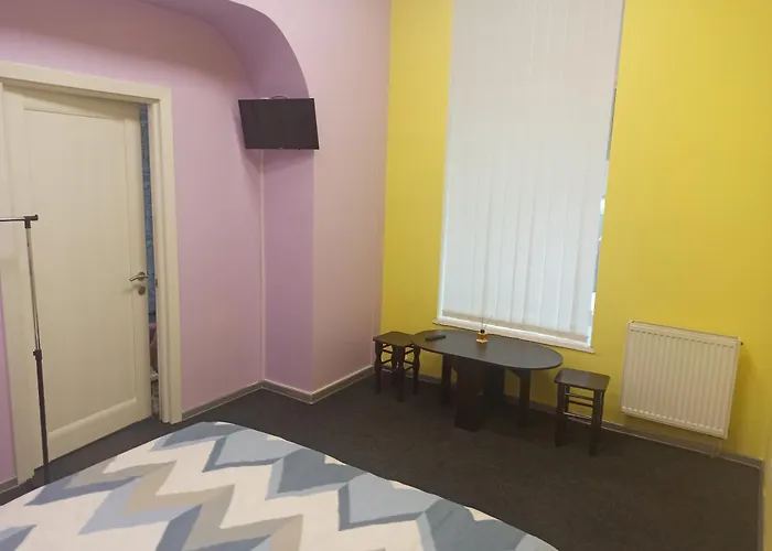 старий дворик,кімнати біля жд вокзалу Lviv