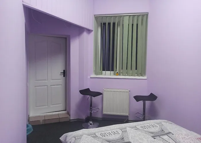 старий дворик,кімнати біля жд вокзалу Hostel