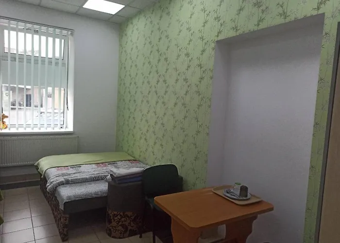 старий дворик,кімнати біля жд вокзалу Hostel