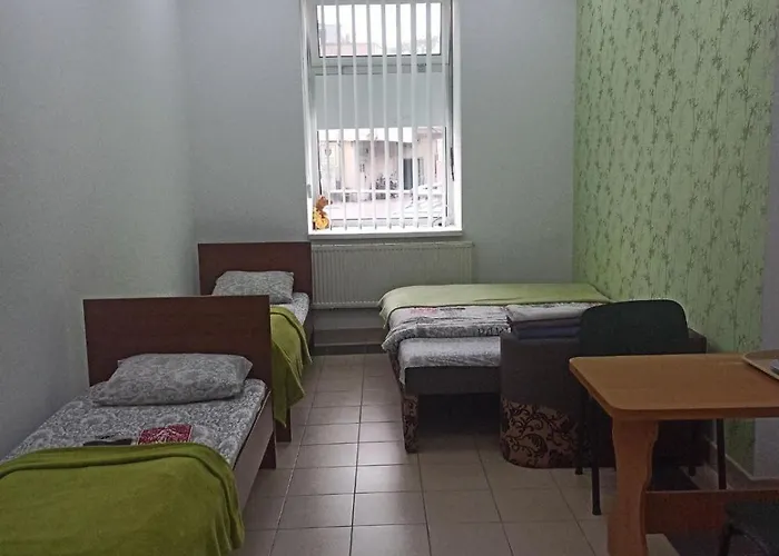 Hostel старий дворик,кімнати біля жд вокзалу *