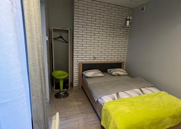 старий дворик,кімнати біля жд вокзалу Lviv