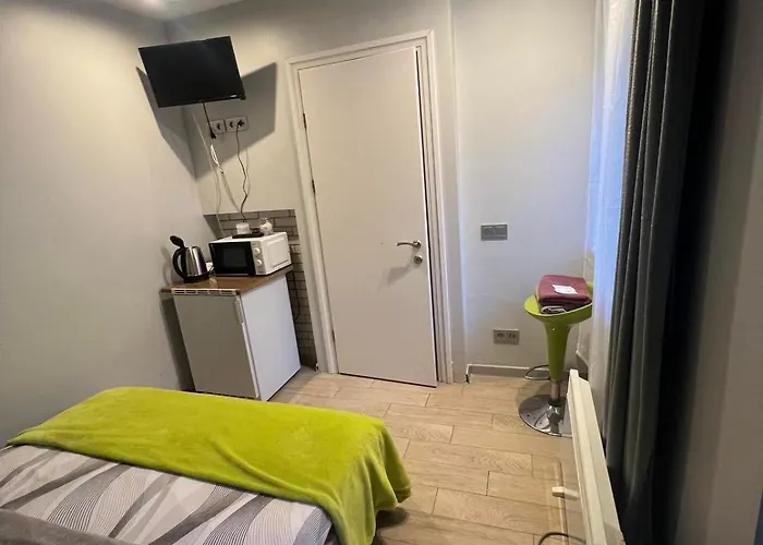 Hostel старий дворик,кімнати біля жд вокзалу